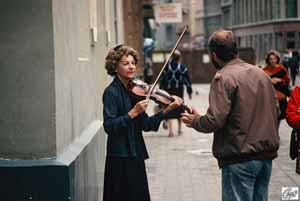 August 1993 - Geigerin in der Rigaer Altstadt