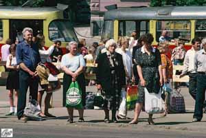 Juni 1995 - Straßenbahnhaltestelle an 13.janvara iela