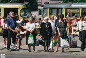 Juni 1995 - Straenbahnhaltestelle an 13.janvara iela