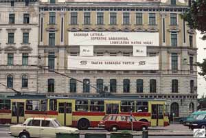 August 1995 - Wahlwerbung am Bahnhofsplatz