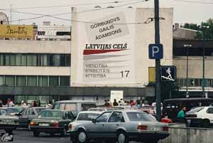 August 1995 - Wahlwerbung am Bahnhofsplatz