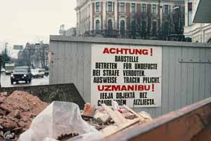 Februar 1997 - Schild an der Deutschen Botschaft Raina iela