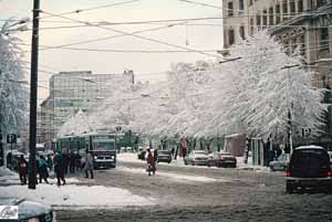 Oktober 1997 - verschneiter Straenverkehr