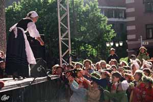 Mai 2001 - Bremer Tanzgruppe und Riger Kinder