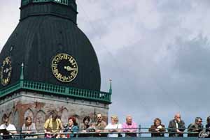 Mai 2003 - Menschen vor dem Dom