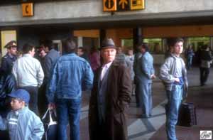 menschen am bahnhof